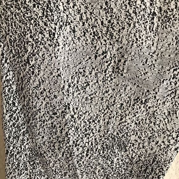 Lululemon jet pants in black and white - Picture 6 of 11